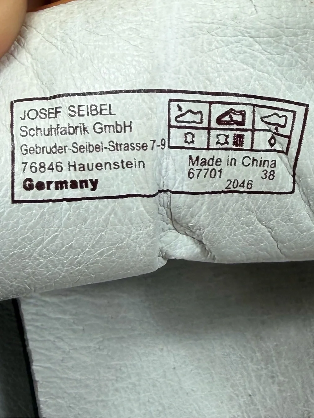 Josef Seibel Caren 01 Women’s Sneakers in Camel Leather with Cream Laces